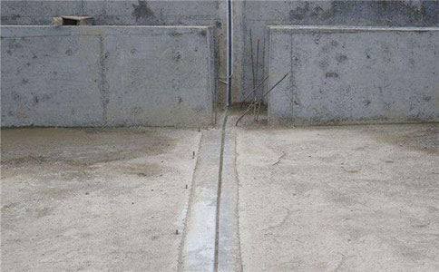 深圳中盛隆解析：屋頂漏水物業(yè)該擔(dān)責(zé)嗎？附深圳防水補(bǔ)漏解決方案